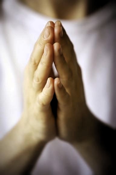 руки, сложенные для молитвы