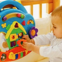 Какие развивающие игрушки нужны детям до 1 года
