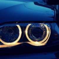 Галогенные лампы Philips и подсветка «Ангельские глазки» для современных авто