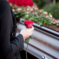 Организация похорон –- к кому обратиться за помощью