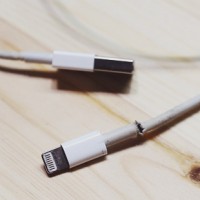 Как починить зарядку от айфона – ремонт кабеля своими руками